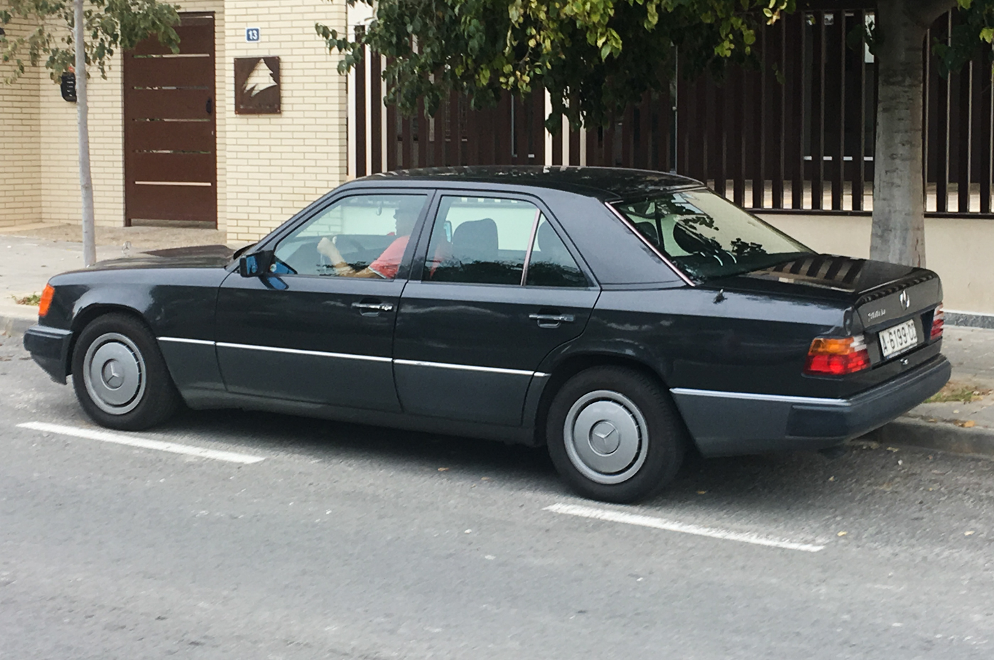 W124 Schwarz.jpg