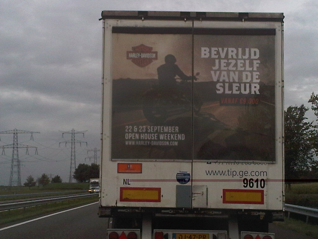 Klaar met werk en dan zo een reclame voor je hebben.<br />Jammer dat t weer zo slecht was.