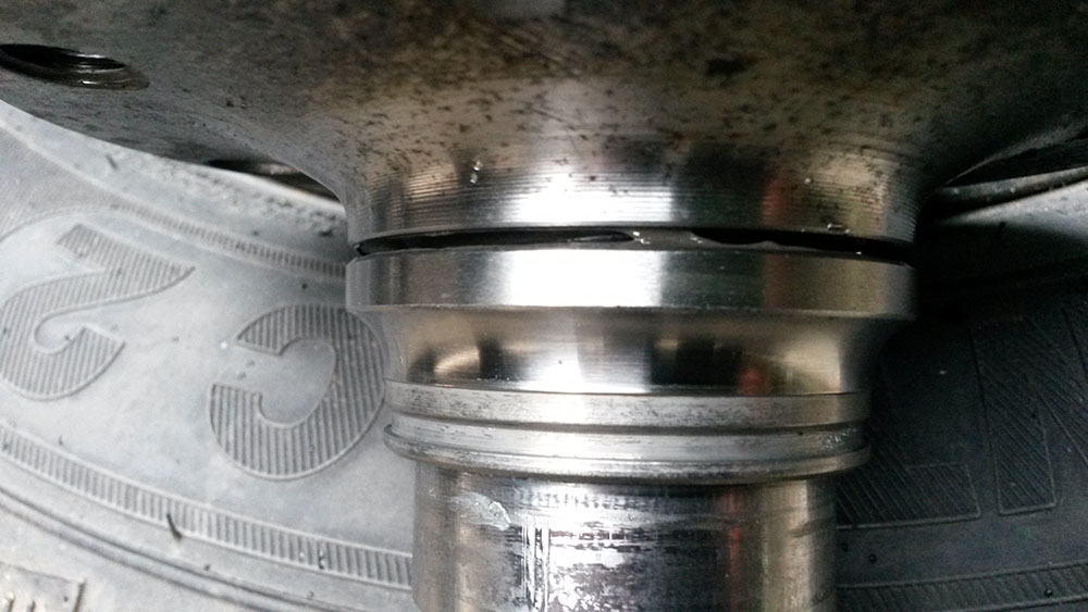 ruimte tussen lager en naaf (nog geen 2mm)