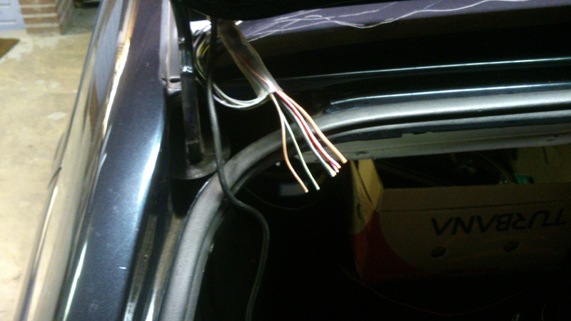 Afknippen en voor de knik aan elkaar gesoldeerd en krimpkous eromheen