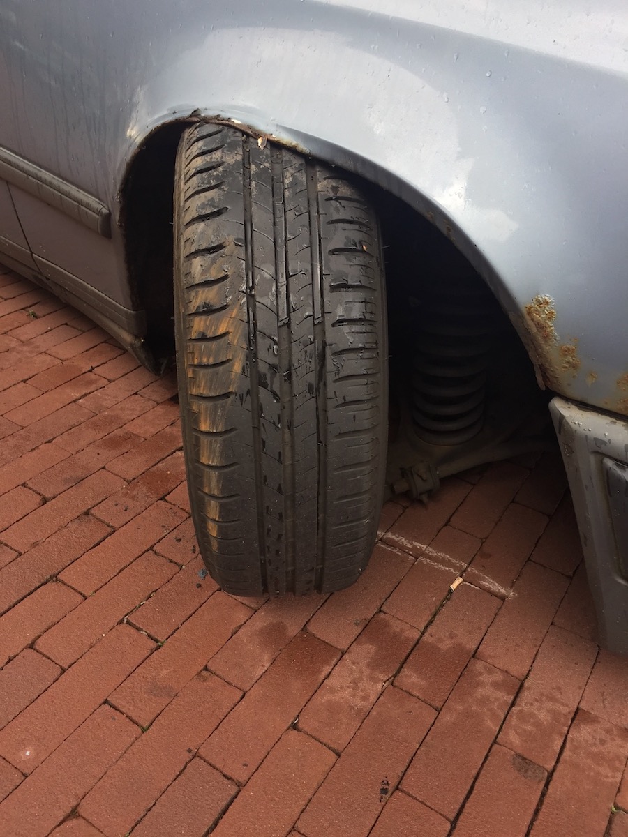 Edit; toch (in de link in Bram's post) de manier gevonden om foto's bij te voegen.