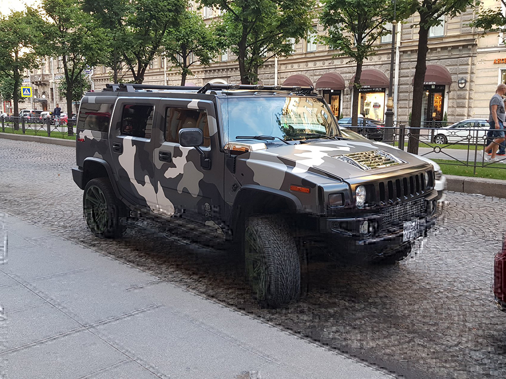 Wij zitten in St. Petersburg in de dure buurt middenin het centrum. En zo zie je dus dat smaak niet te koop is.