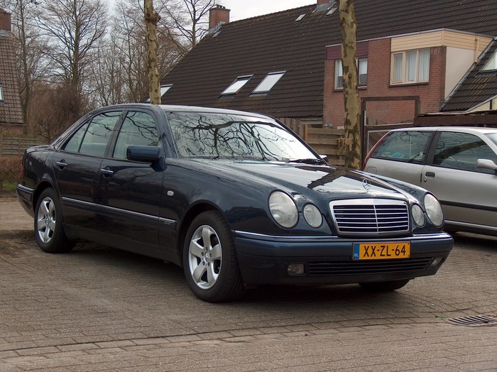 Mercedes E240.jpg