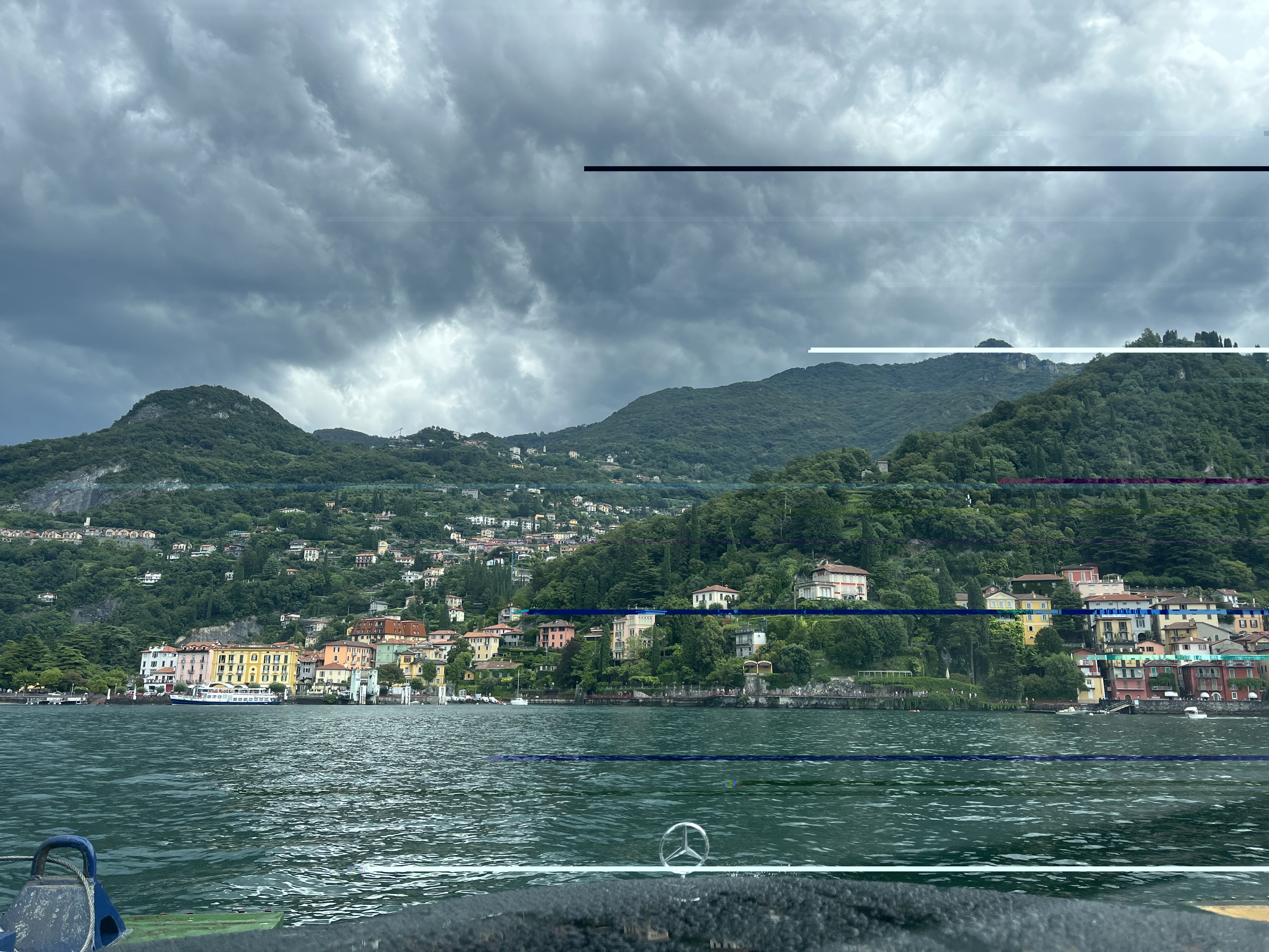 Uitzicht vanaf het pontje op Varenna (Comomeer).